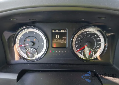 2017 Ram 1500 Express 4X2 6'4 Box z USA, uszkodzony, nr VIN 1C6RR6FT7HS791345